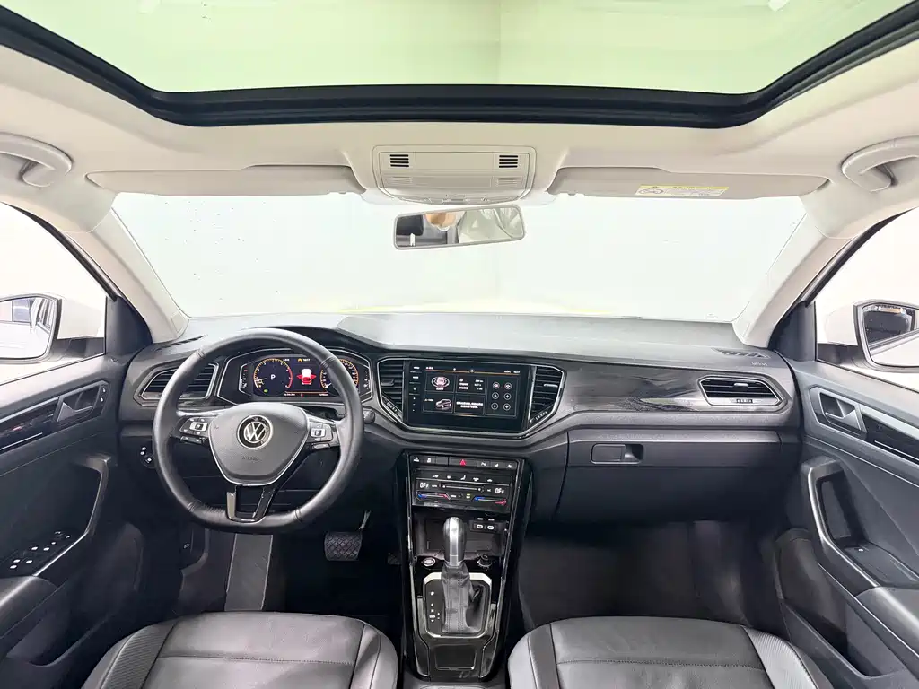 Volkswagen T-Roc 2023 — фото 11