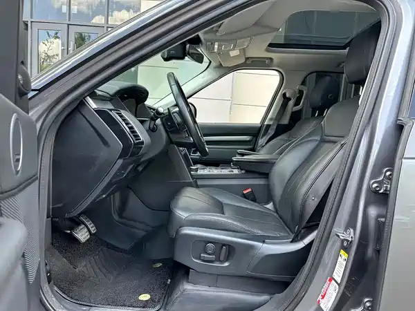 Land Rover Discovery 2020