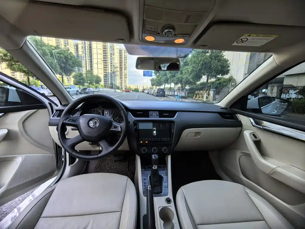 Skoda Octavia 2015 — фото 8