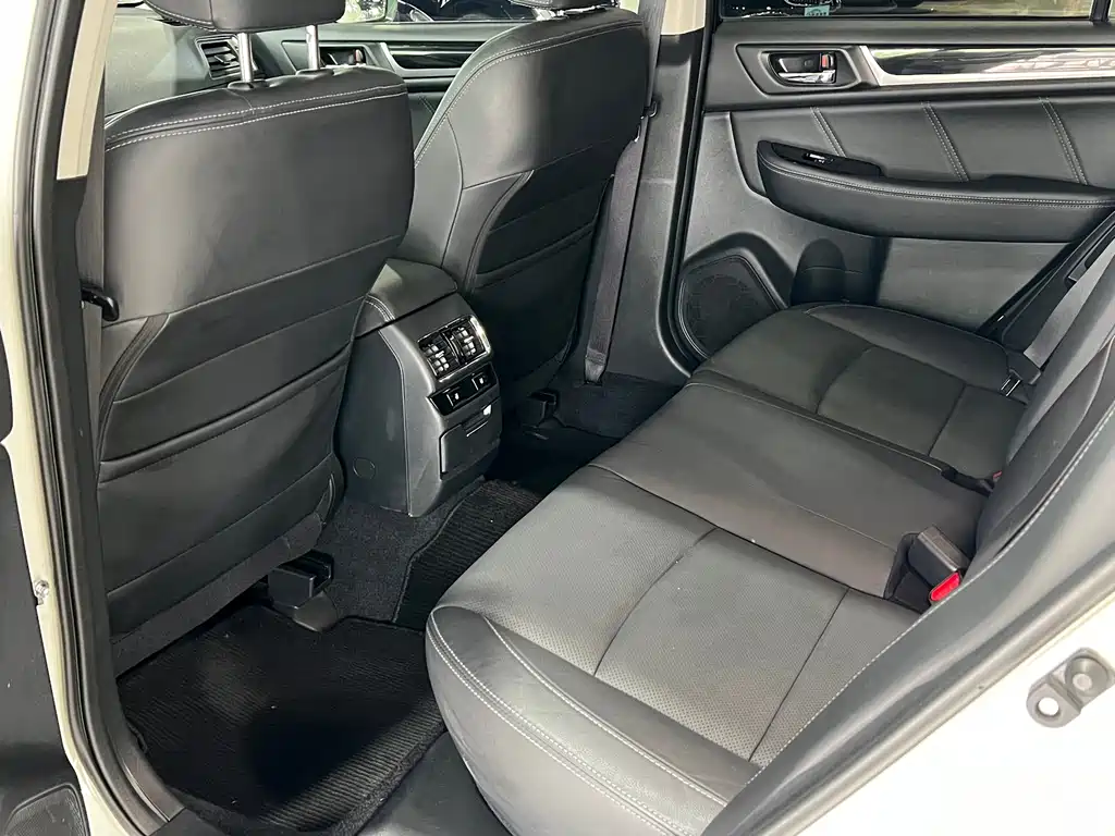 Subaru Outback 2017 — фото 22