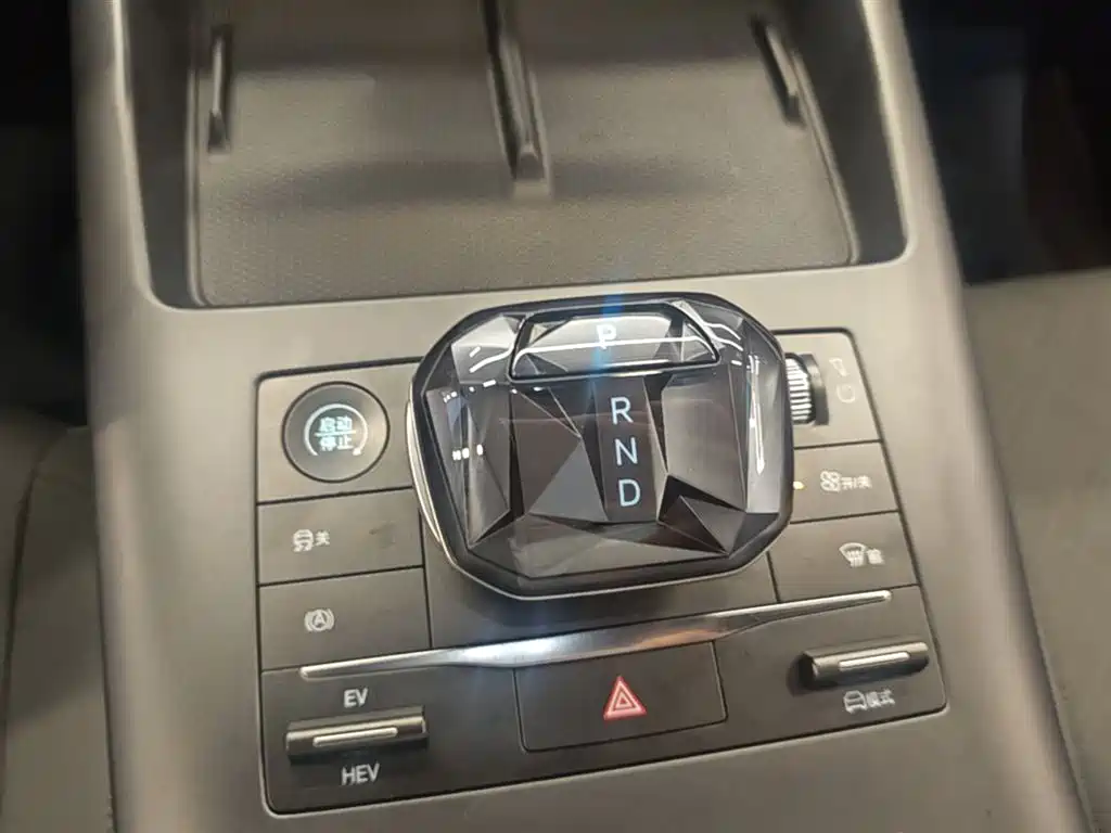 BYD Qin PLUS 2025 — фото 10