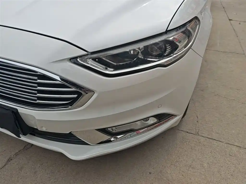 Ford Mondeo 2017 — фото 24
