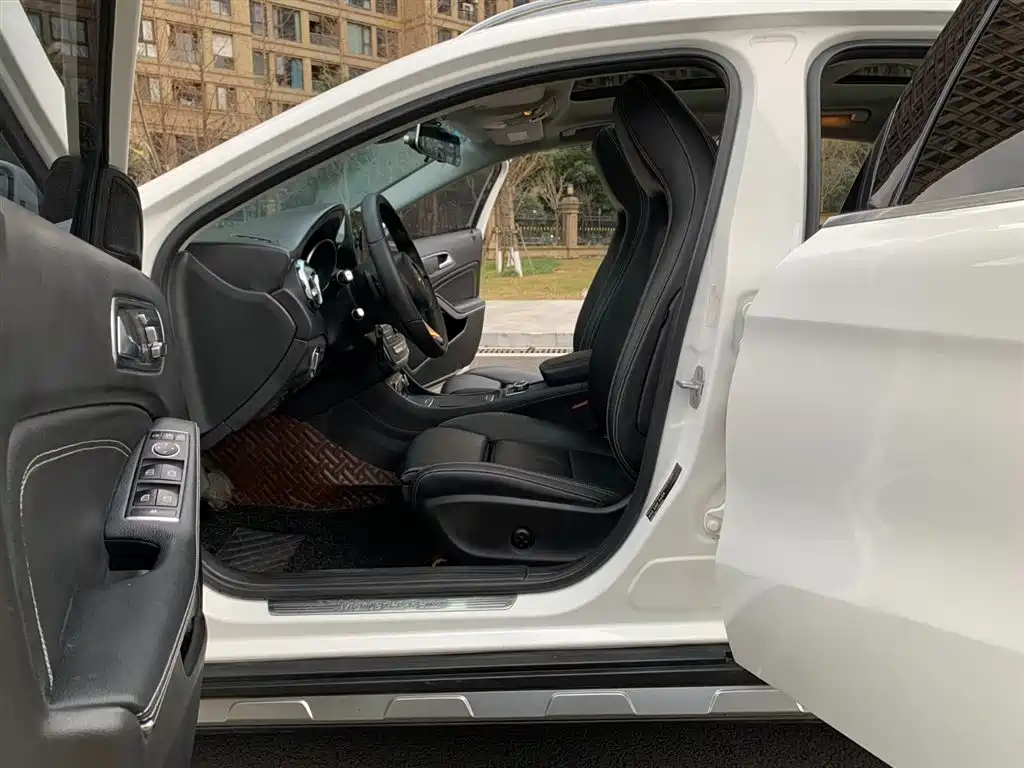 Mercedes-Benz GLA 2018 — фото 16