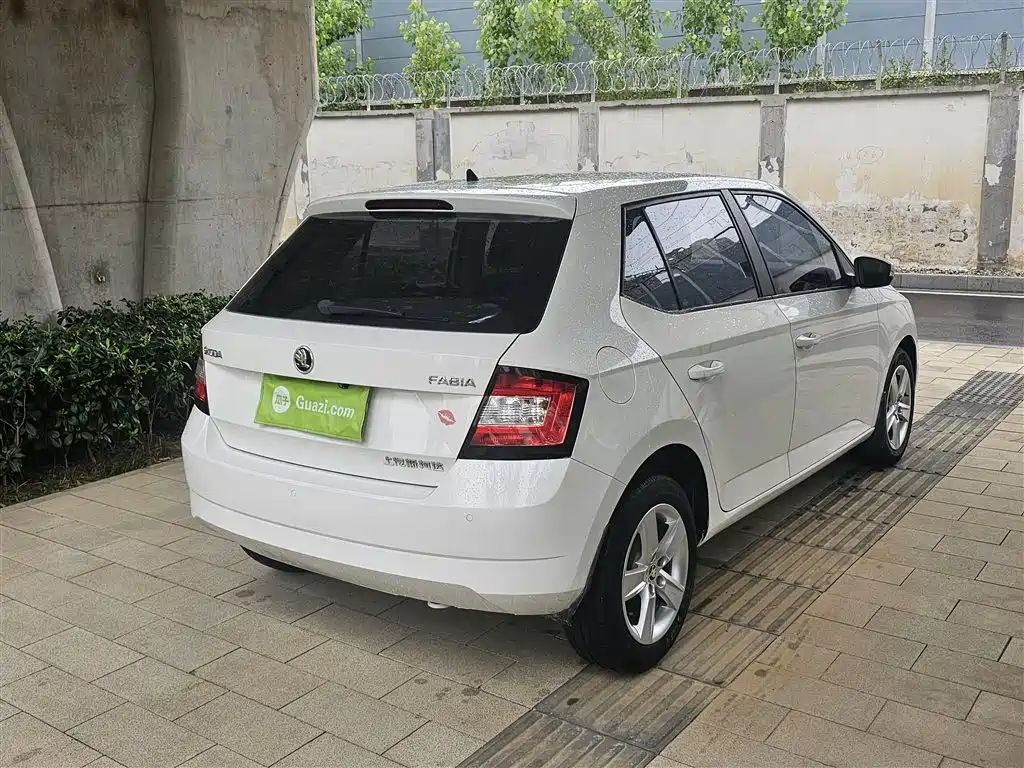 Skoda Fabia 2017 — фото 7