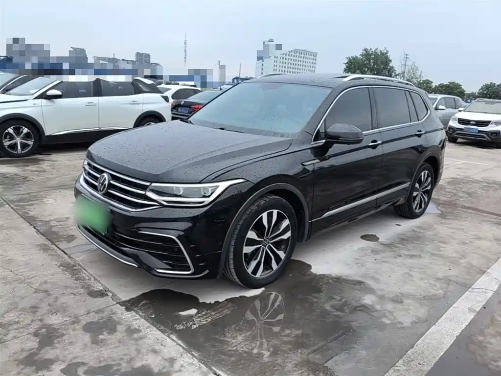 Volkswagen Tiguan L 2022 — фото 1