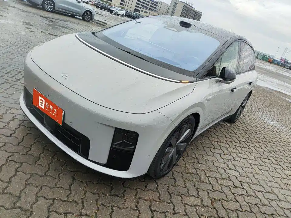 Li Auto i8 2025 — фото 1