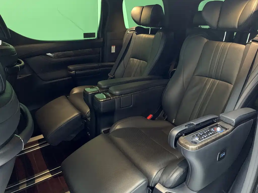 Toyota Vellfire 2022 — фото 9