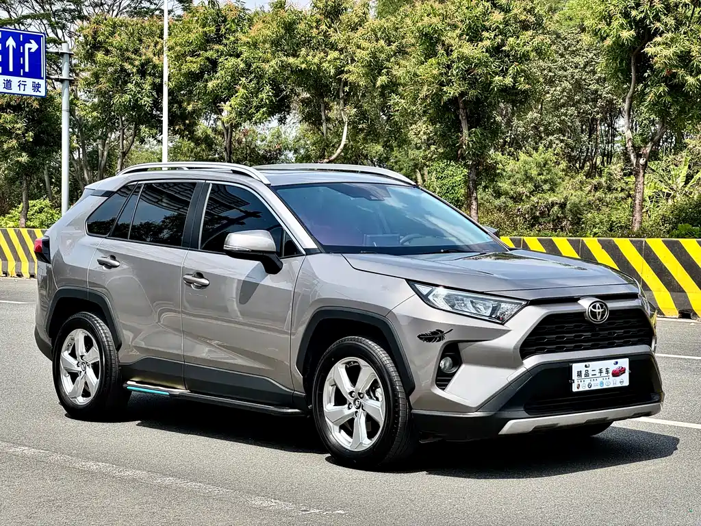 Toyota RAV4 2021 — фото 3