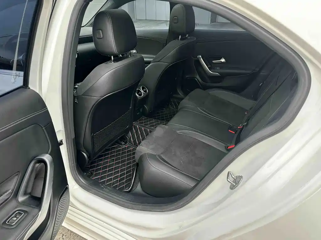 Mercedes-Benz A-Class 2020 — фото 15