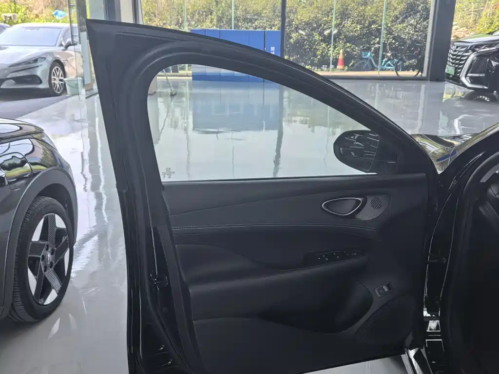 BYD Seal 05 DM-i 2025 — фото 4
