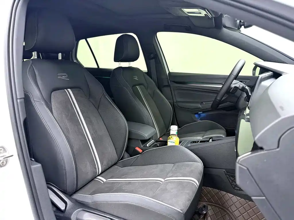 Volkswagen Golf 2024