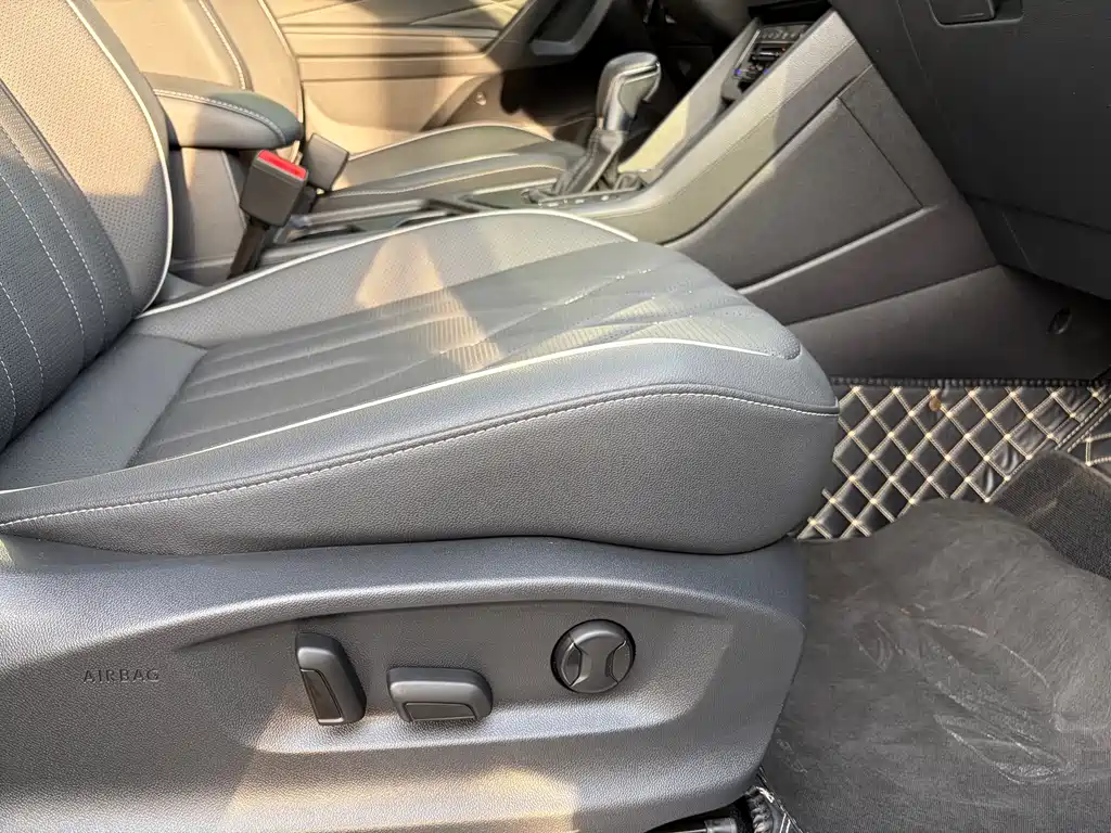 Volkswagen Tiguan L 2023 — фото 15