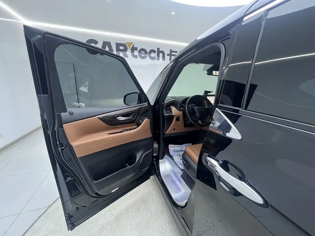 Toyota Alphard 2023 — фото 21