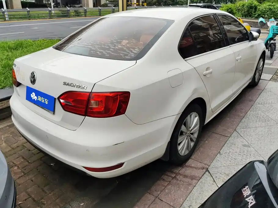 Volkswagen Sagitar 2014
