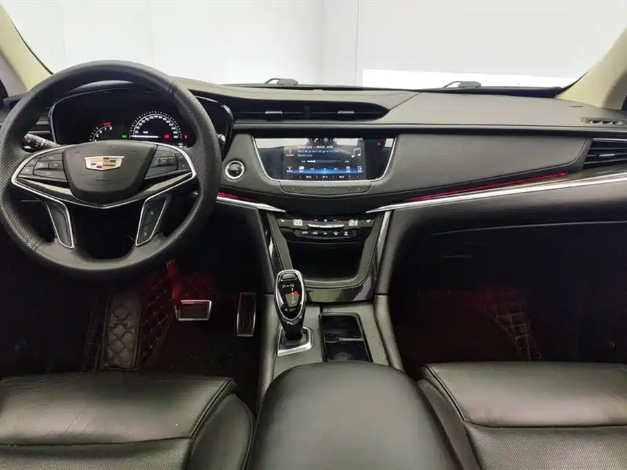 Cadillac XT5 2017 — фото 12