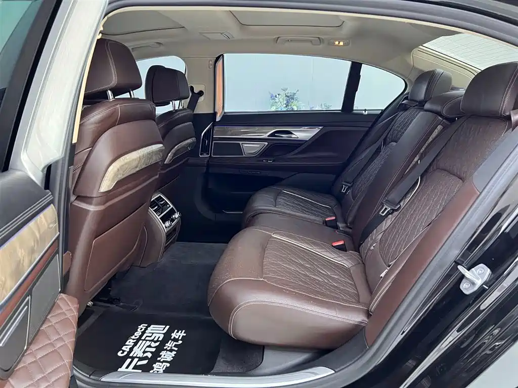 BMW 7 Series 2020 — фото 17
