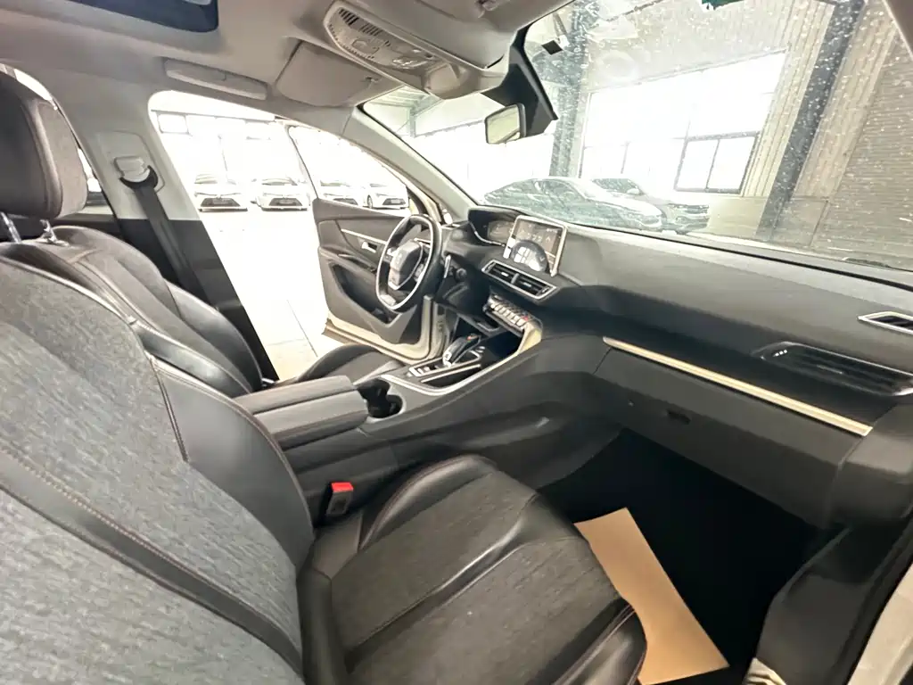 Peugeot 5008 2017 — фото 16