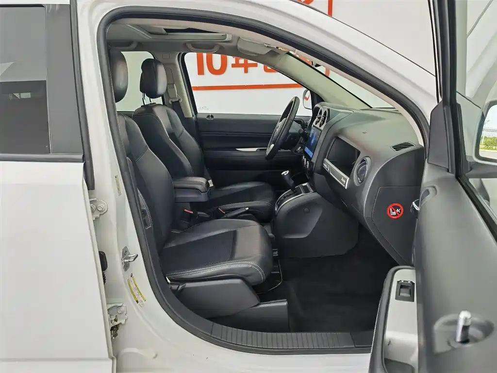 Jeep Compass 2015 — фото 23