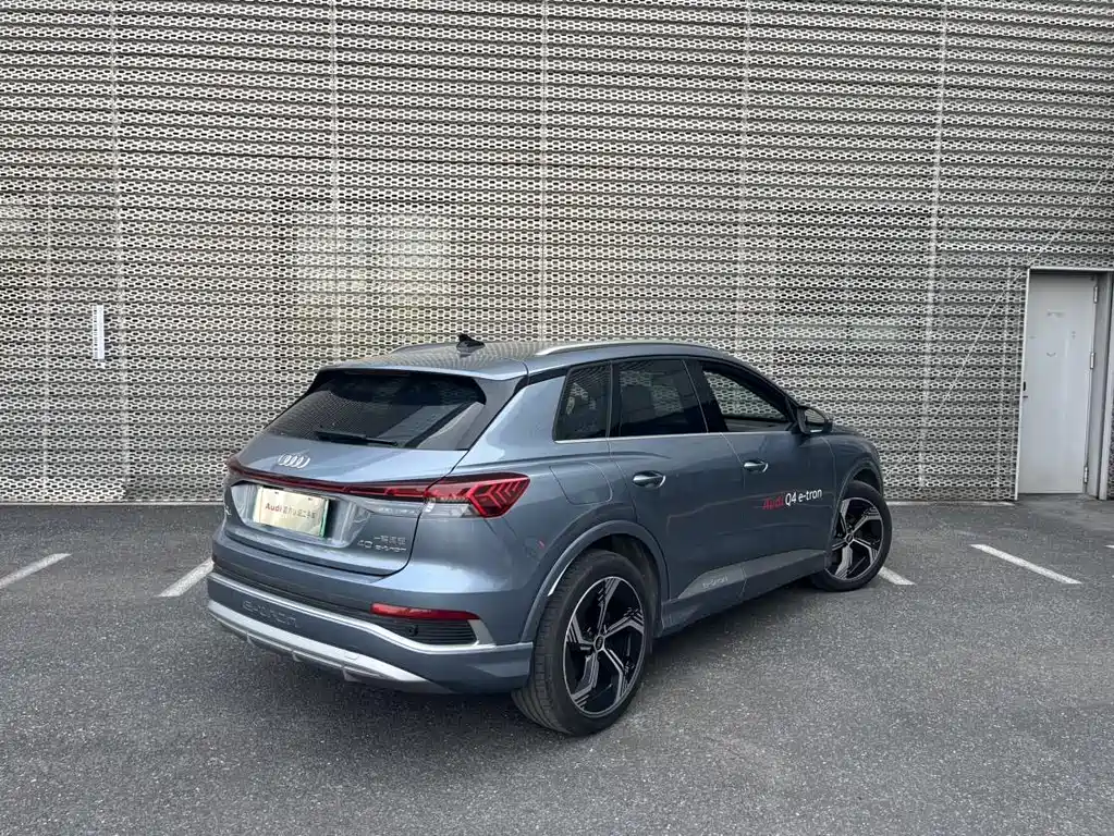 Audi Q4 e-tron 2025 — фото 4