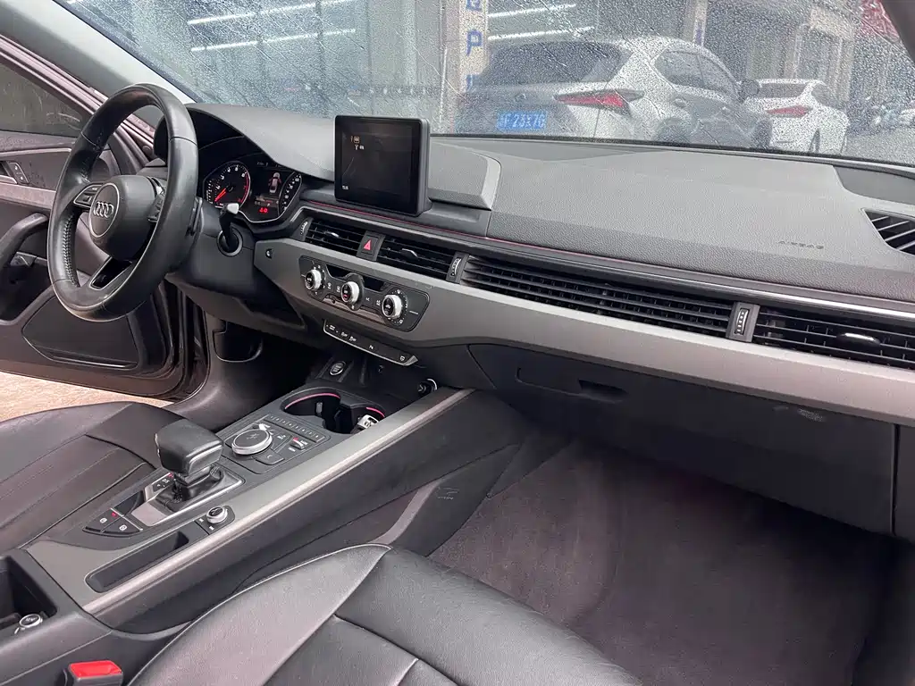 Audi A4L 2018 — фото 11