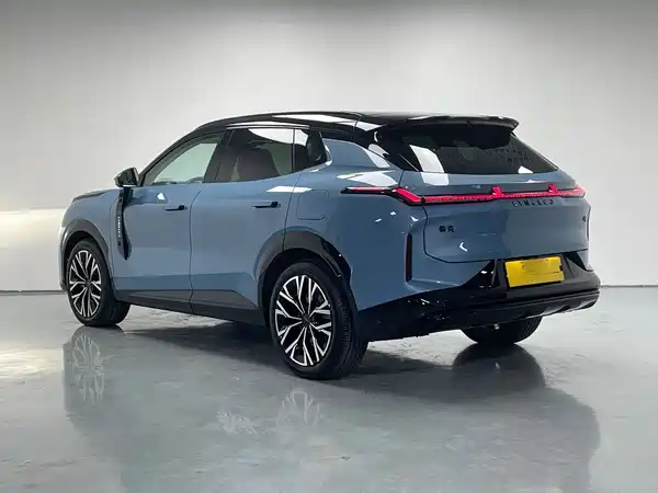 Lynk & Co 08 EM-P 2025