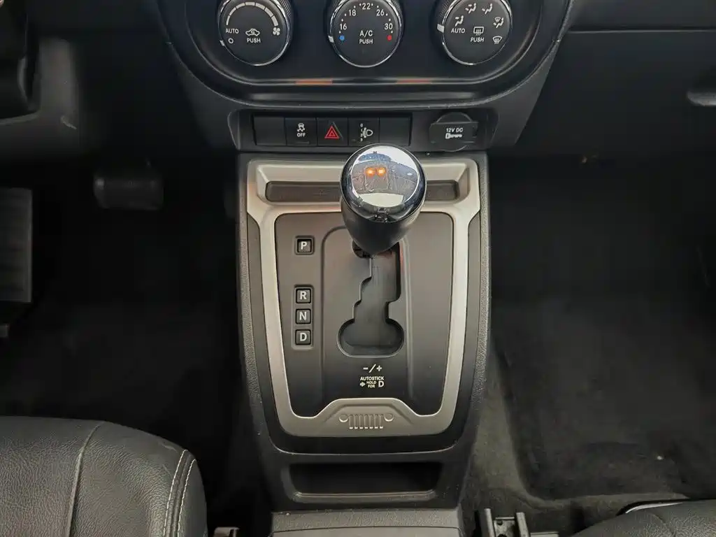 Jeep Compass 2015 — фото 13