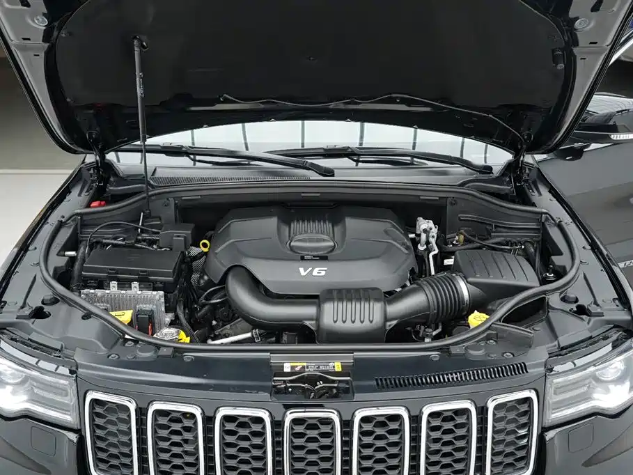 Jeep Grand Cherokee 2022 — фото 27