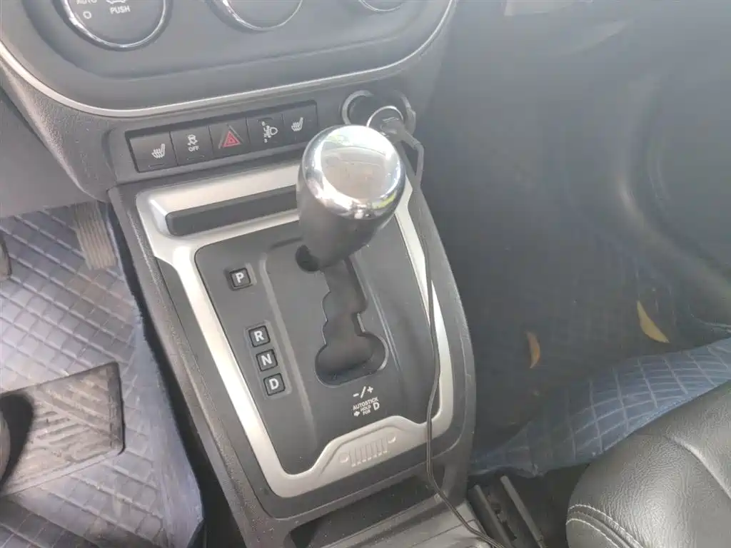 Jeep Compass 2015 — фото 15