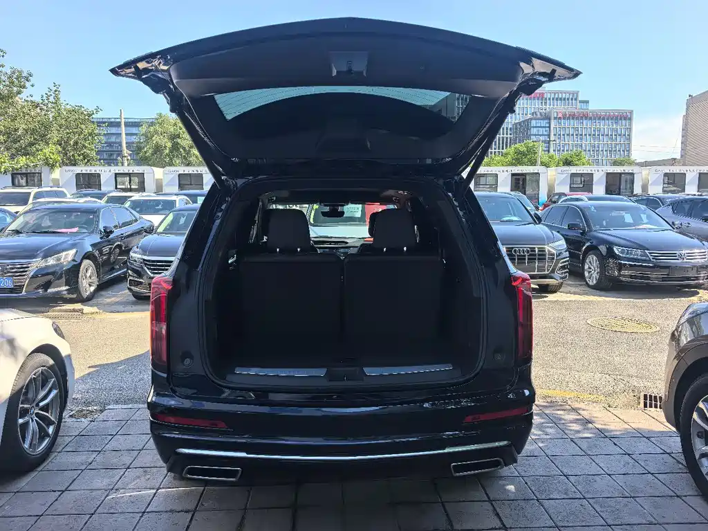 Cadillac XT6 2022 — фото 16