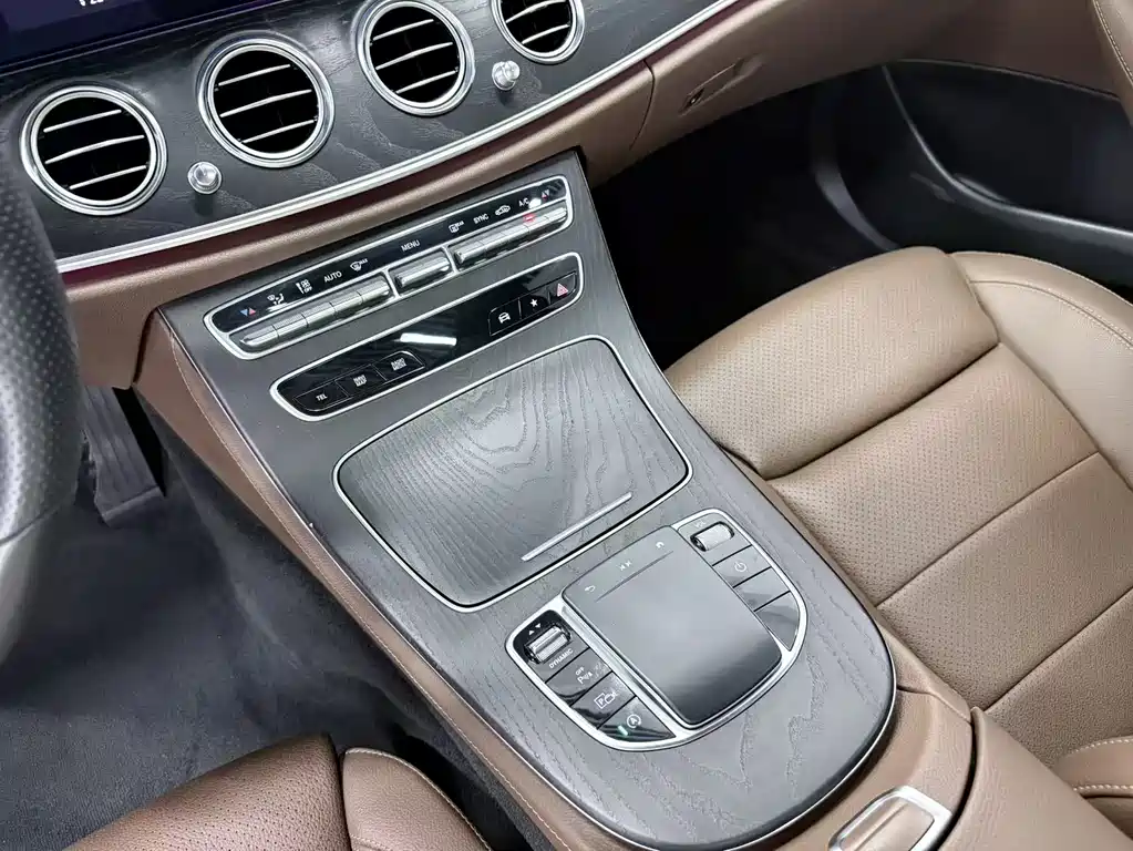 Mercedes-Benz E-Class 2022 — фото 19