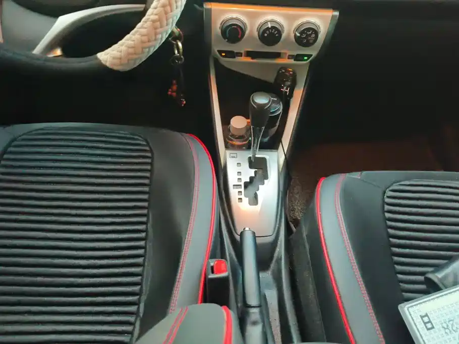 Toyota Yaris L 2015 — фото 16
