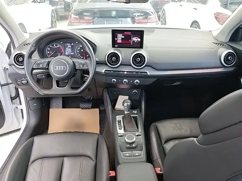Audi Q2L 2023 — фото 10