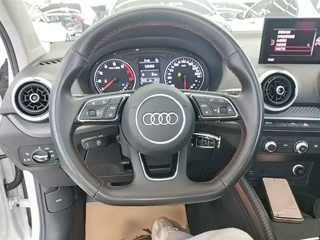 Audi Q2L 2023 — фото 11