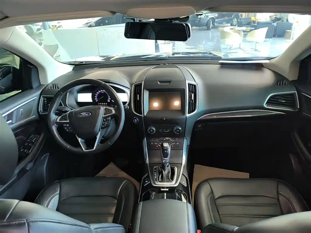 Ford Edge 2018 — фото 10
