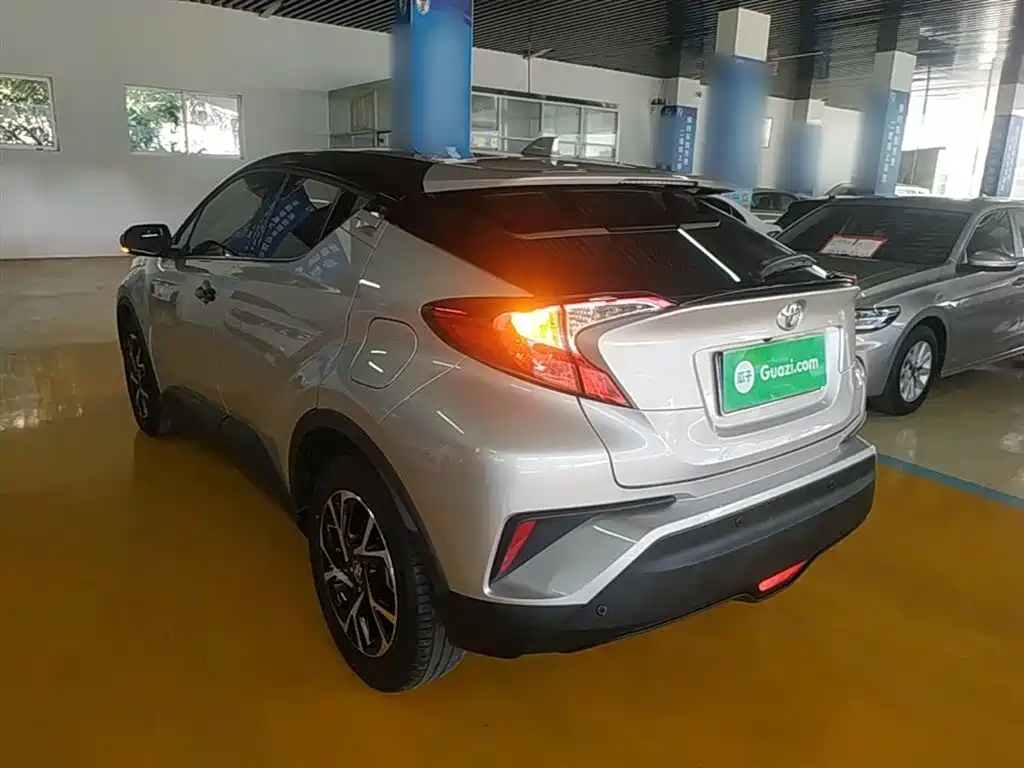 Toyota C-HR 2019 — фото 5