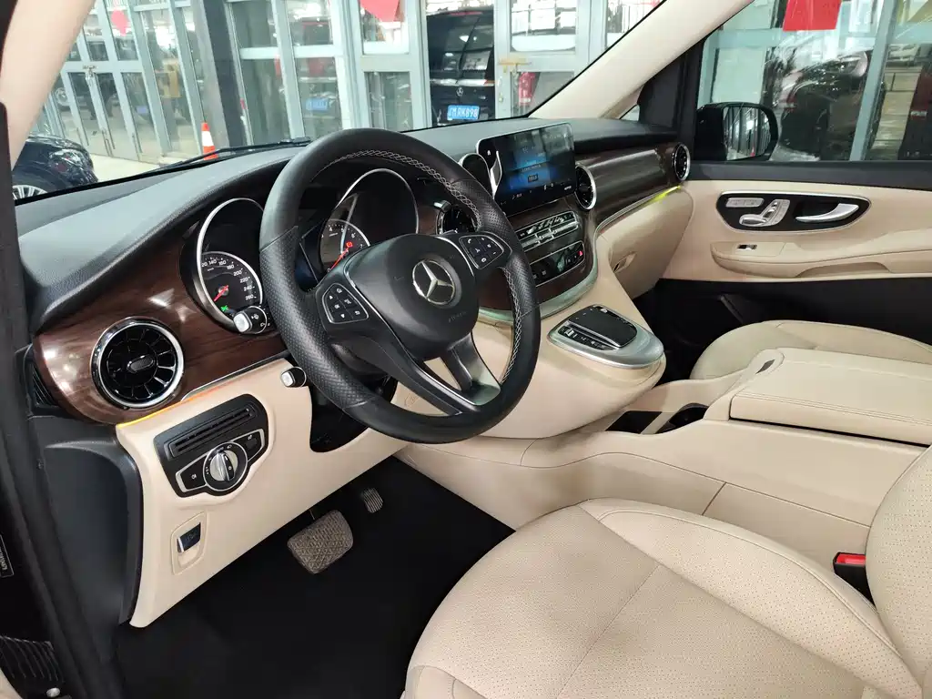 Mercedes-Benz V-Class 2020 — фото 12