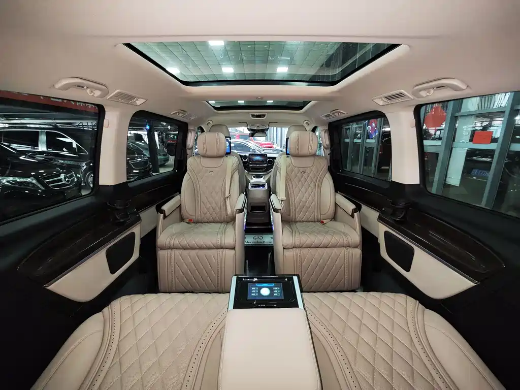 Mercedes-Benz V-Class 2020 — фото 14