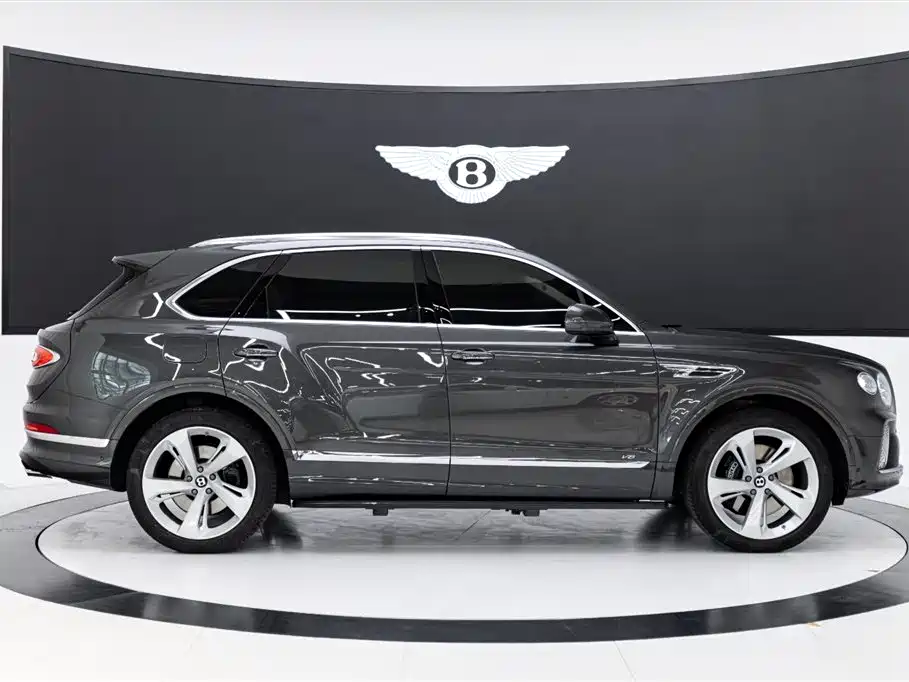 Bentley Bentayga 2022 — фото 7
