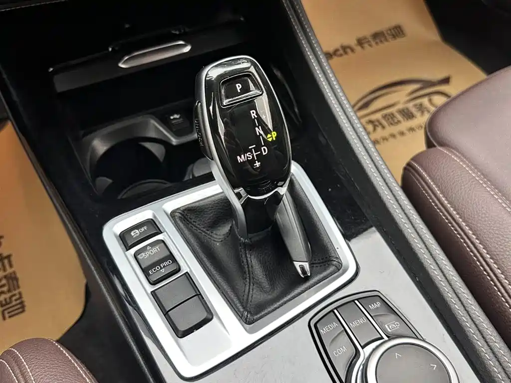 BMW 1 Series 2022 — фото 16