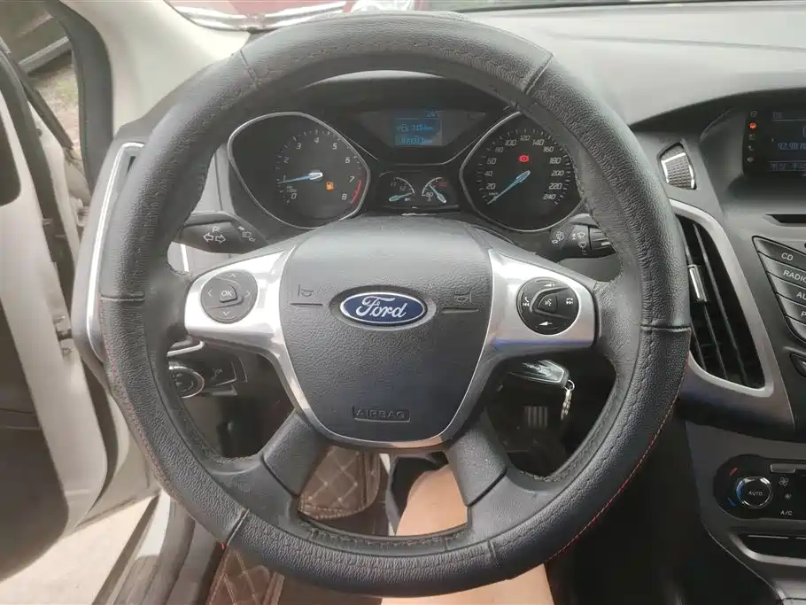 Ford Focus 2014 — фото 15
