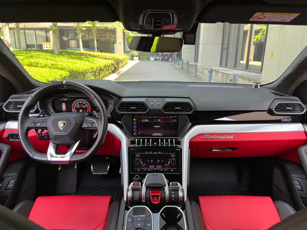 Lamborghini Urus 2019 — фото 19