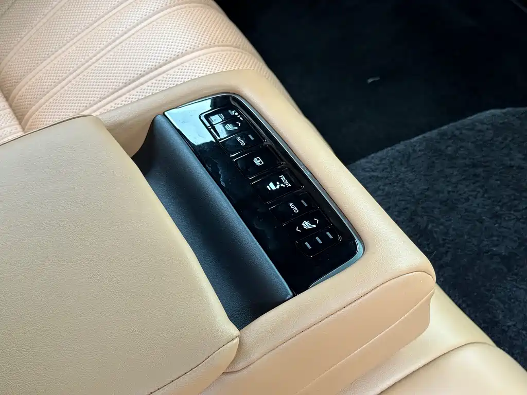 Lexus LS 2022 — фото 15