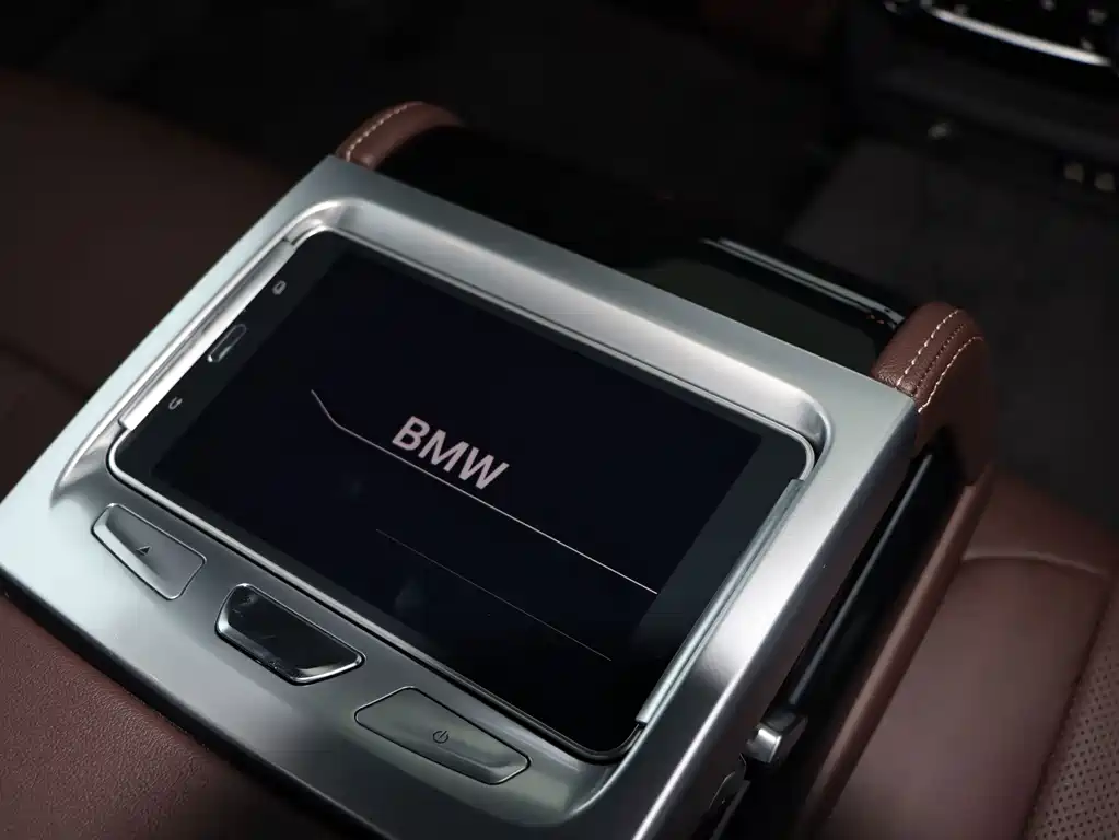 BMW 5 Series 2022 — фото 19