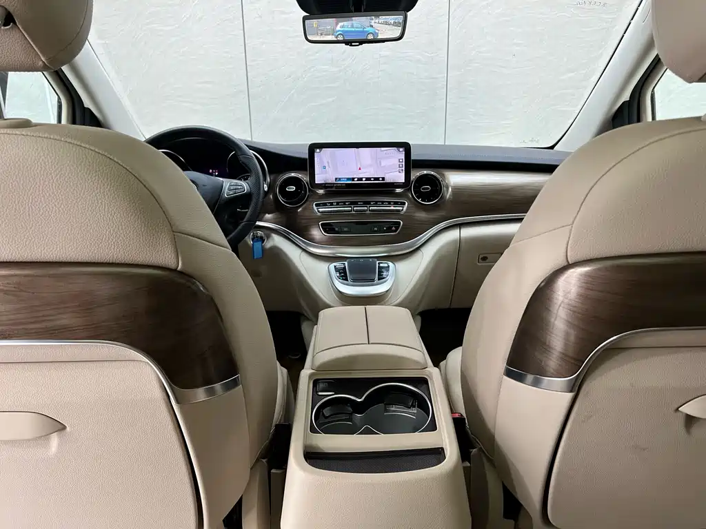 Mercedes-Benz V-Class 2023 — фото 25