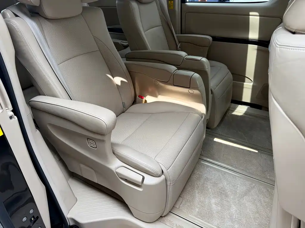 Toyota Alphard 2014 — фото 10