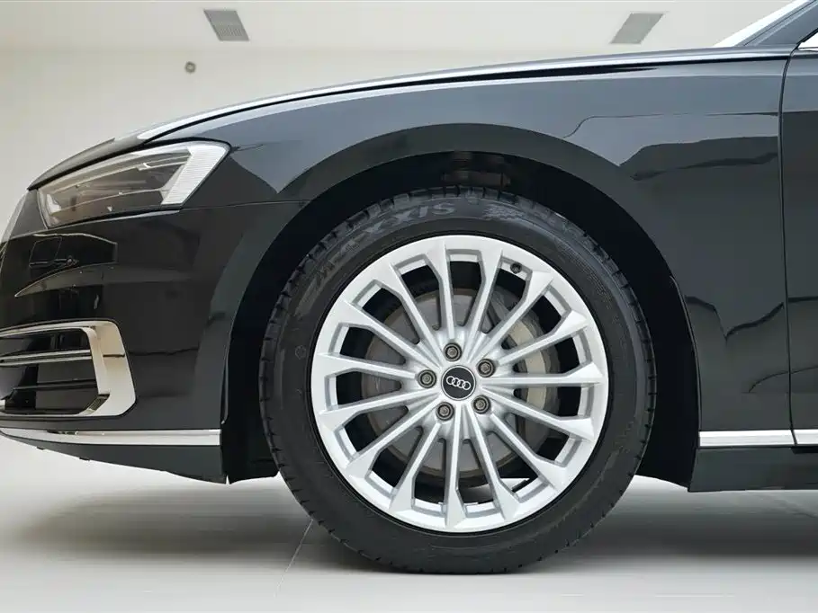 Audi A8 2022 — фото 14