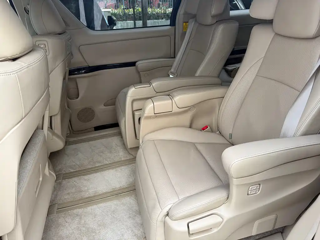 Toyota Alphard 2014