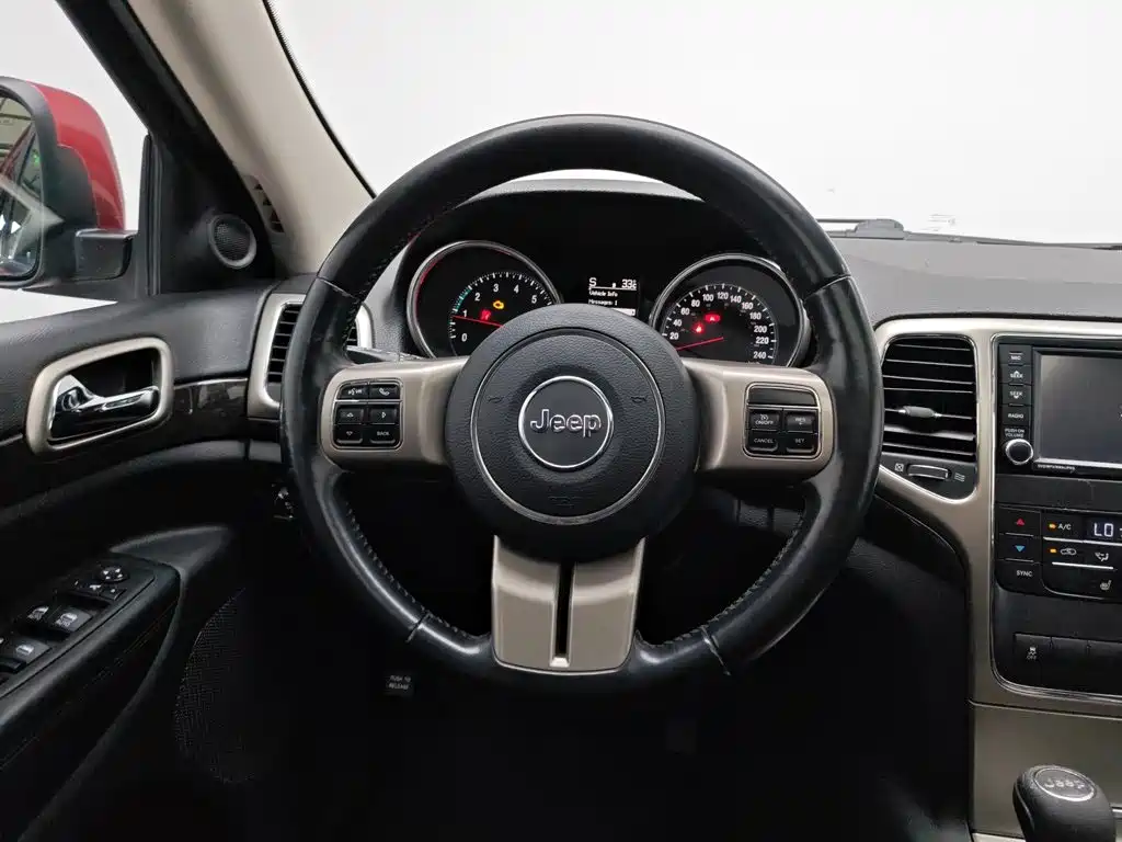 Jeep Grand Cherokee 2013 — фото 11