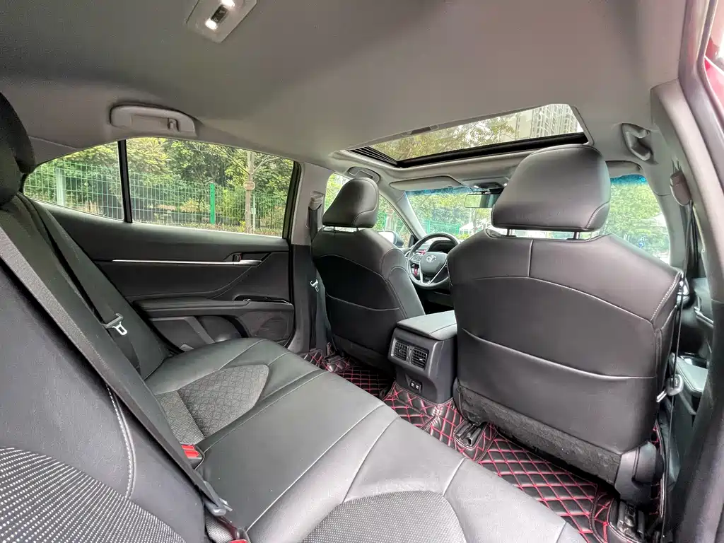 Toyota Camry 2018 — фото 31