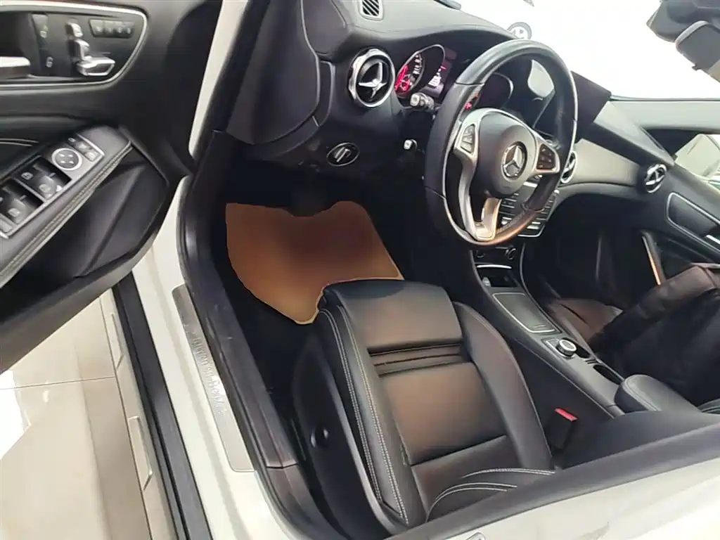 Mercedes-Benz GLA 2018 — фото 16